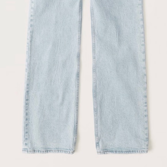 Abercrombie Curve Love High Rise 90s Relaxed Jean | Light - Size 29R (8 Reg) - Picture 4 of 9